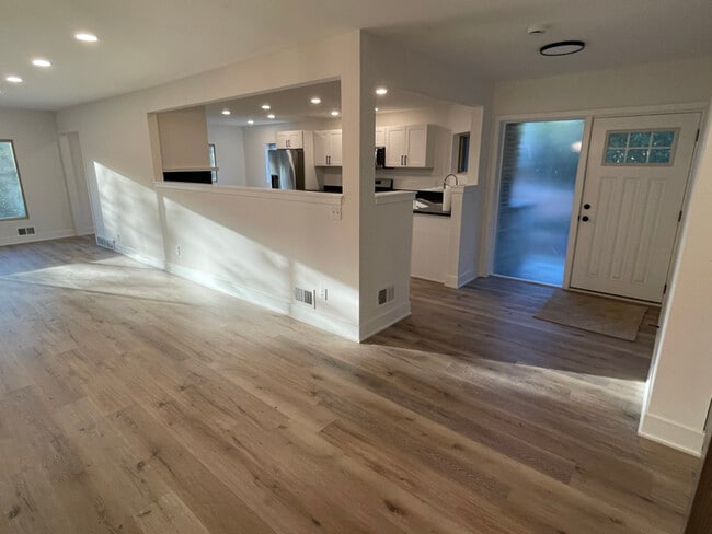 Building Photo - 2869 Charing Rd