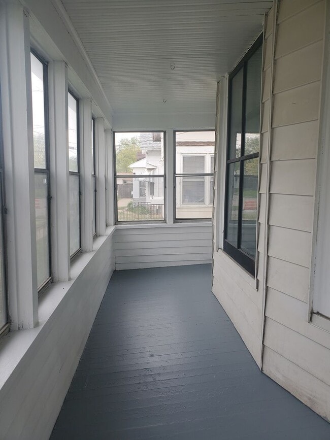 Building Photo - 3 bedroom house in Davenport