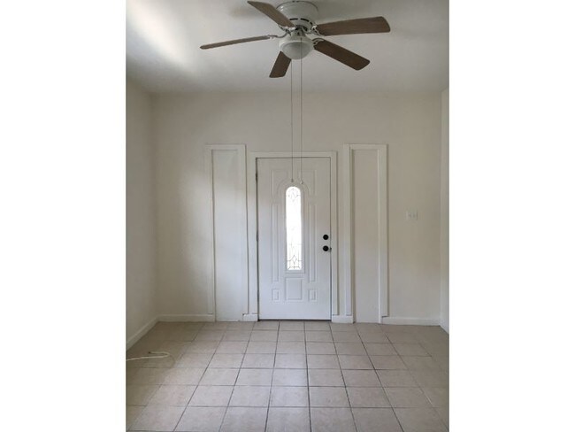 Building Photo - 8630 Apricot St