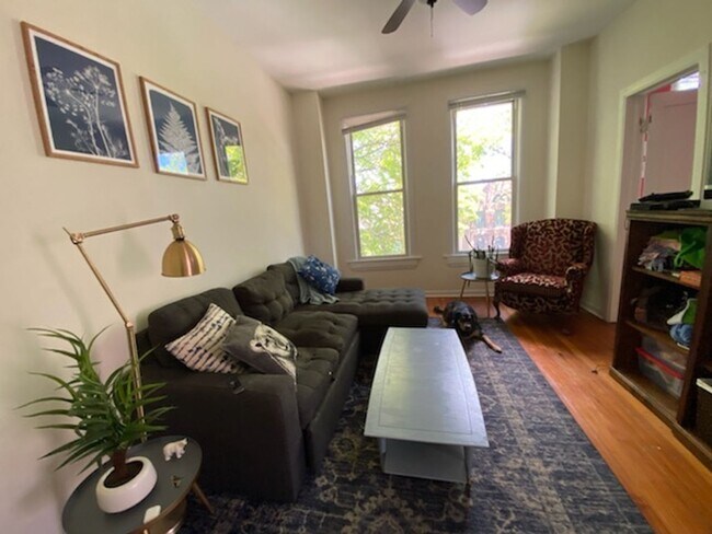 Foto del edificio - 2335 W Dickens Ave