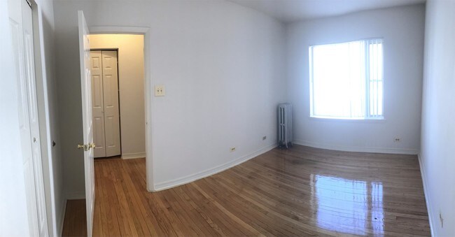 Building Photo - 7108 S Rhodes Ave