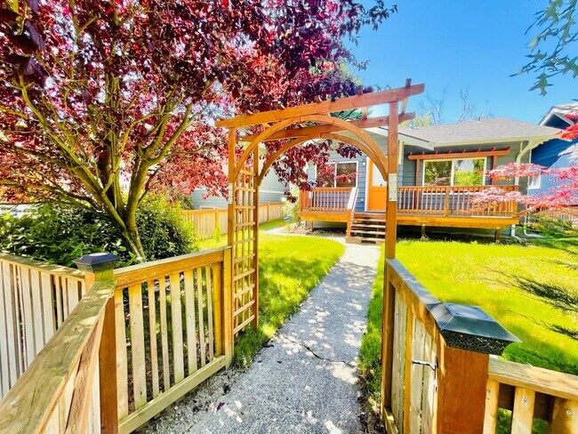 Foto del edificio - Charming Seaview Craftsman House!