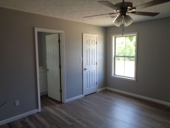 Building Photo - 1582 CR 885