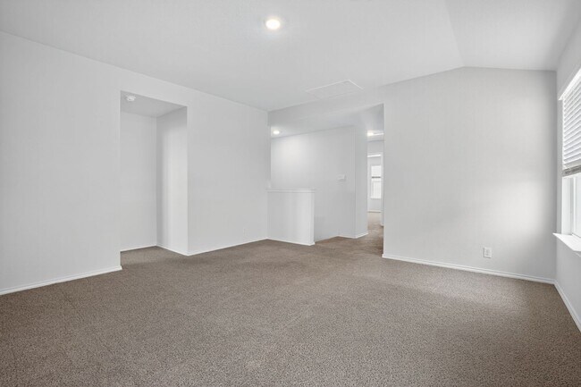 Building Photo - Move-In Ready 4-Bedroom Home Near Parks, G...