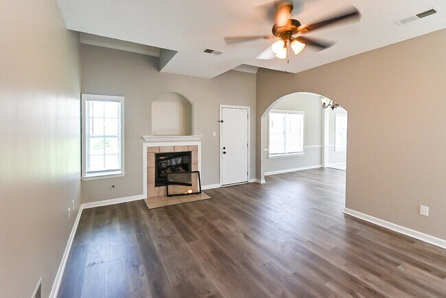 Foto del edificio - 5546 Lakefront Dr