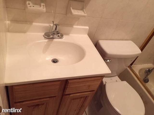 Building Photo - 3 br, 2 bath Apartment - 8117 102nd Rd