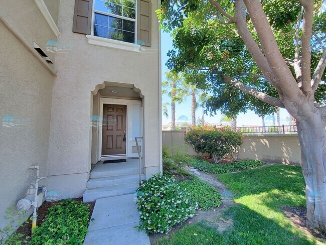 Foto del edificio - End unit 4 Bedroom House Available Now in ...