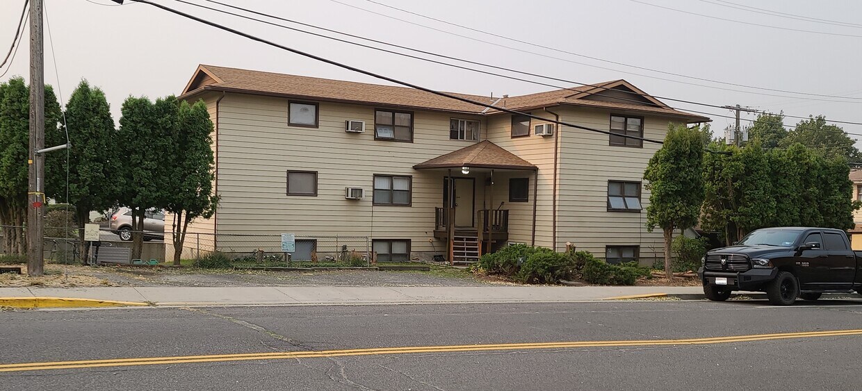 Primary Photo - 126 E Barker