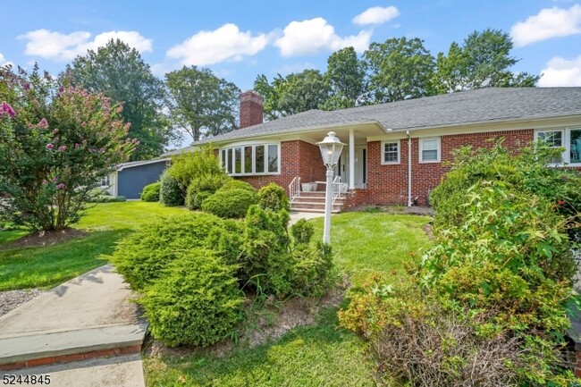 Building Photo - 187 Crestwood Dr