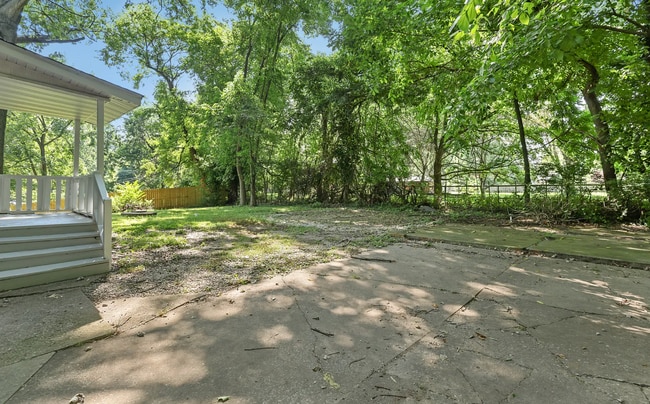 Photo - 608 Hill Ln House