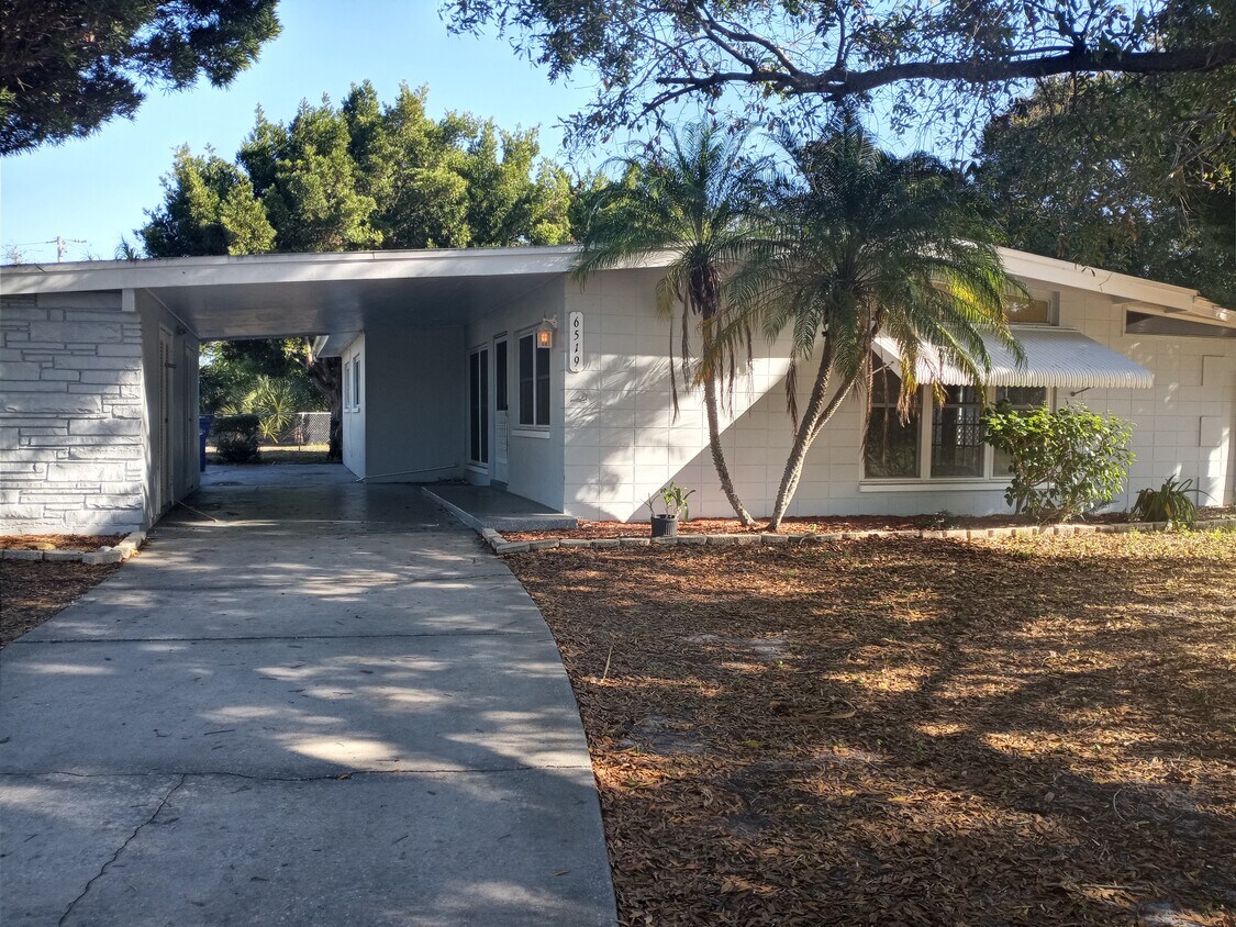 Foto principal - 6519 Case Ave