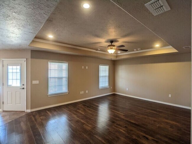 Foto del edificio - Northeast Clovis Four Bedroom Home
