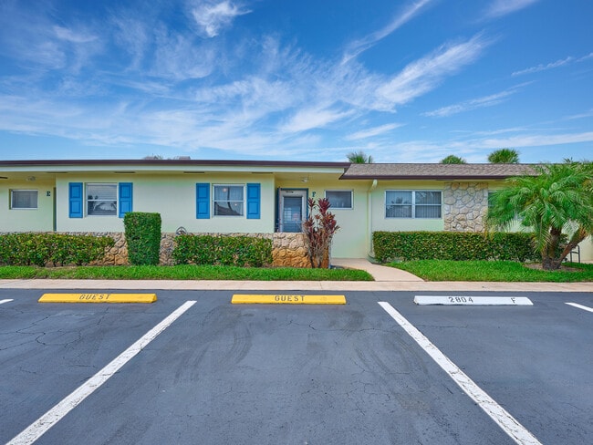 Building Photo - 2804 Crosley Dr E