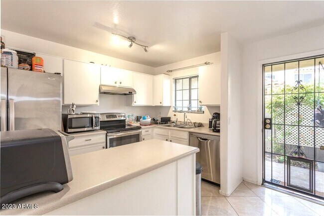 Cocina - 455 S Mesa Dr