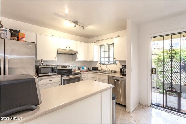Kitchen - 455 S Mesa Dr