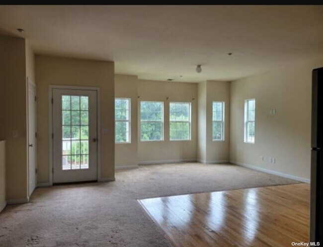 Building Photo - 19 Landon Ln