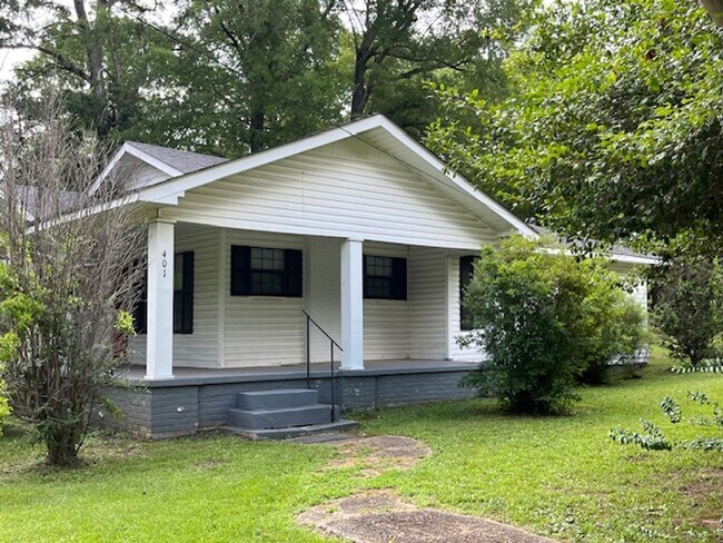 Building Photo - Renovated 3 Bedroom 1 Bath Home for Rent