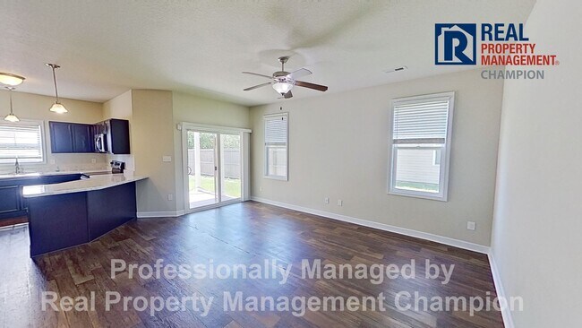 Foto del edificio - Beautiful Townhome with Open Floorplan and...
