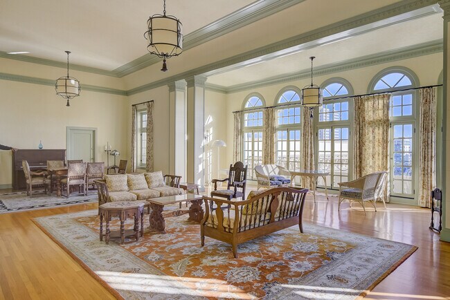 Foto del edificio - 315 W 3rd St