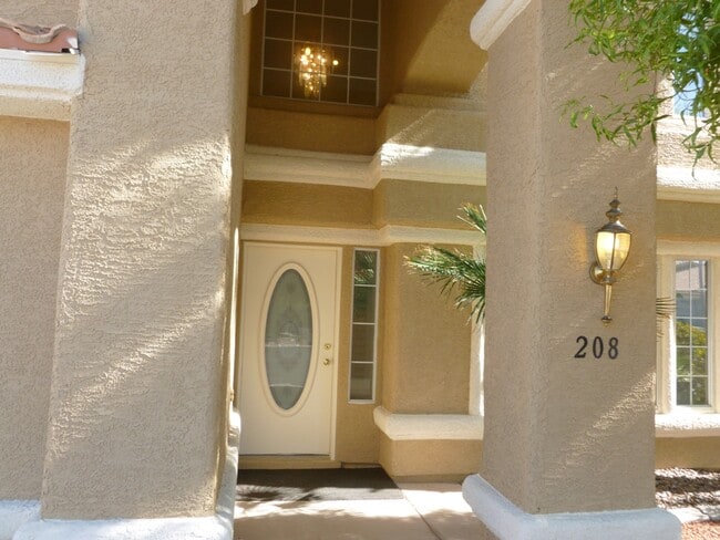 Building Photo - 208 Chaco Canyon Dr