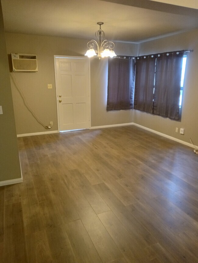 Foto del edificio - 11619 Archwood St