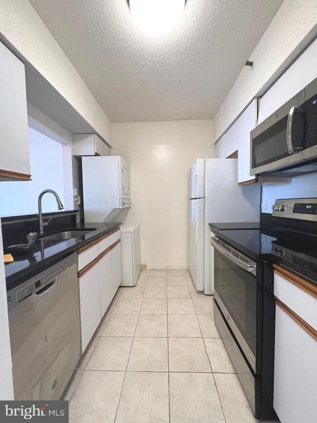 5505 Seminary Rd Unit 2409N, Falls Church, VA 22041 Room for Rent in