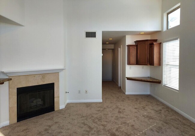 Foto del edificio - Newly Remodeled 3 story townhouse with att...