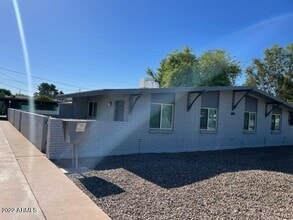 Building Photo - 2033 S Forest Ave