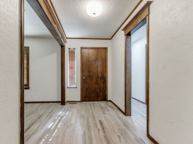 Foto del edificio - Spacious Updated 3 Bed 2.5 Bath in Norman