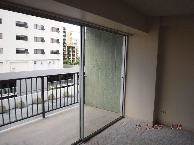 Building Photo - Waikiki Park Hts 1/1 Apartment