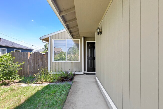 Building Photo - 3918 SE 52nd Ave