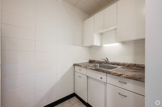 1 habitación, 1 baño - 750 pies cuadrados - Cocina - Carrollton Manor Apartments
