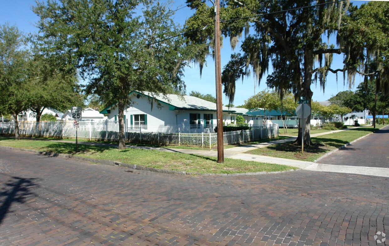 Primary Photo - 736 13th St N