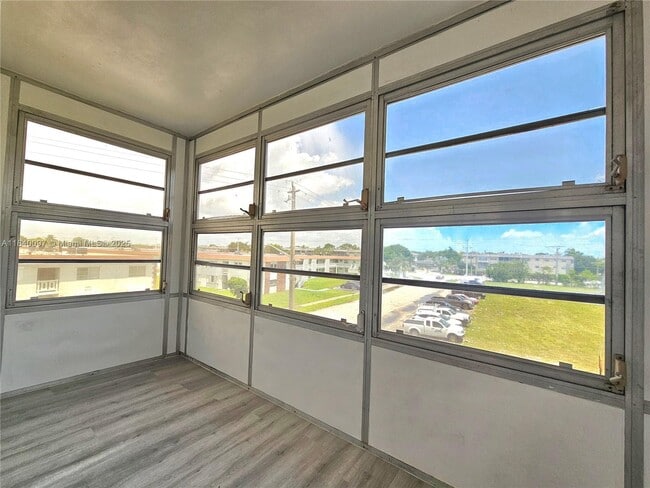 Building Photo - 1490 NW 43rd Ave