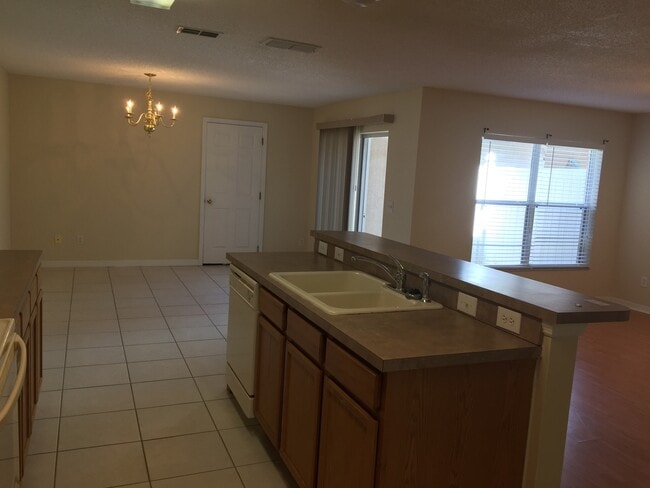 Foto del edificio - Townhome with two car garage in Avalon Park