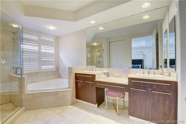 Building Photo - 885 Spinnaker Dr