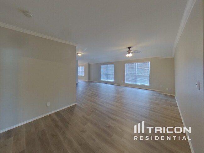 Foto del edificio - 716 Sequoia Dr