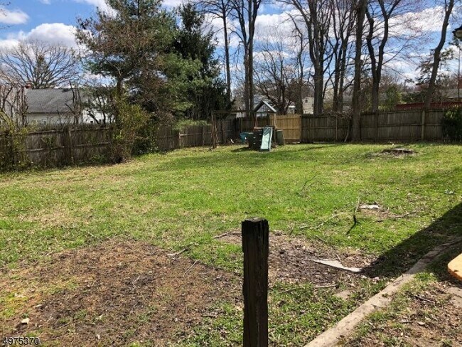 Foto del edificio - 1371 Pompton Ave