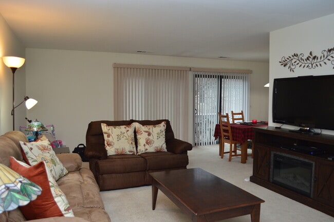 Building Photo - 696 Oakmont Ln