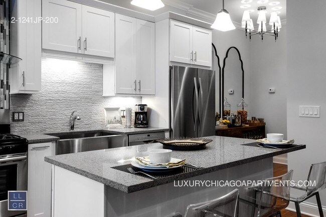 Foto del edificio - 1241 W Jackson Blvd
