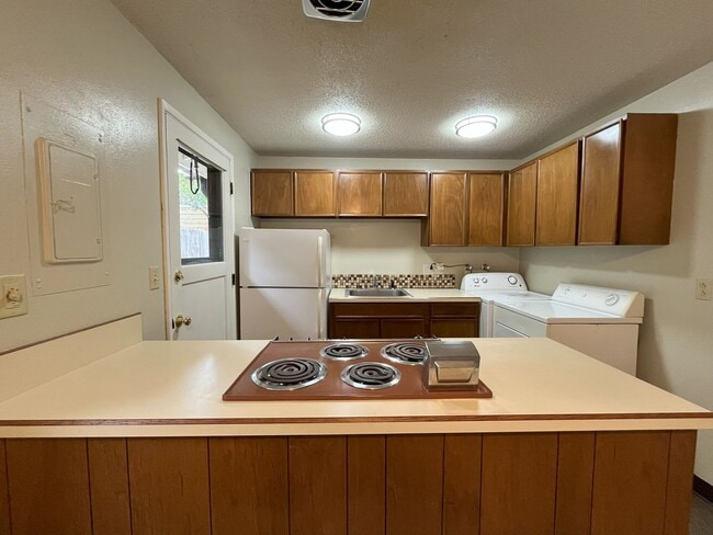 Foto del edificio - Cozy & Functional 800 Sq. Ft. Home with Ou...
