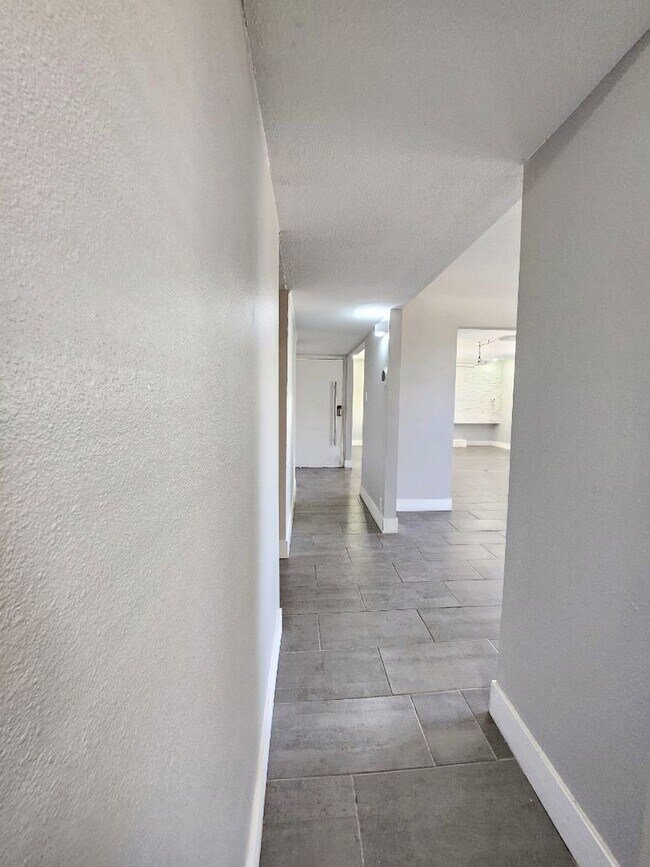 Building Photo - Shadow Mountain 1452