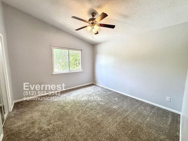 Building Photo - 2-Bedroom, 2-Bath Duplex with Easy Access ...