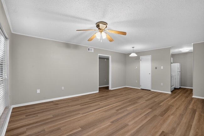 Building Photo - The Melrose Apartments