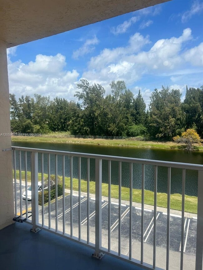 Building Photo - 16465 NE 22nd Ave