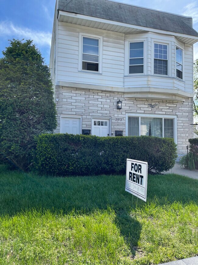 Frente al aire libre - 293 Delawanna Ave