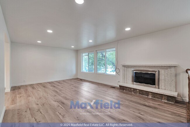 Foto del edificio - Millcreek Area Newly Updated - 4BD 2 BA 2GAR