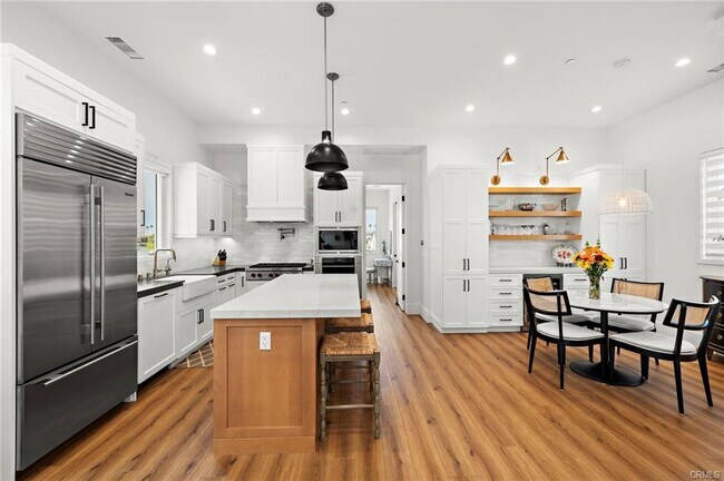 Foto del edificio - 611 Jasmine Ave