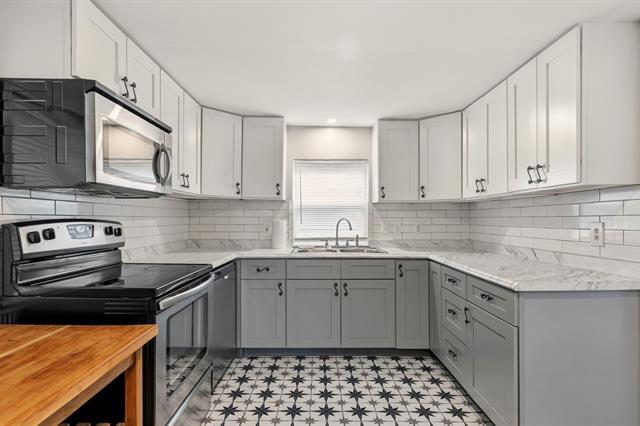 Building Photo - 8910 San Leandro Dr