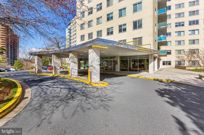 Foto del edificio - 10201 Grosvenor Pl